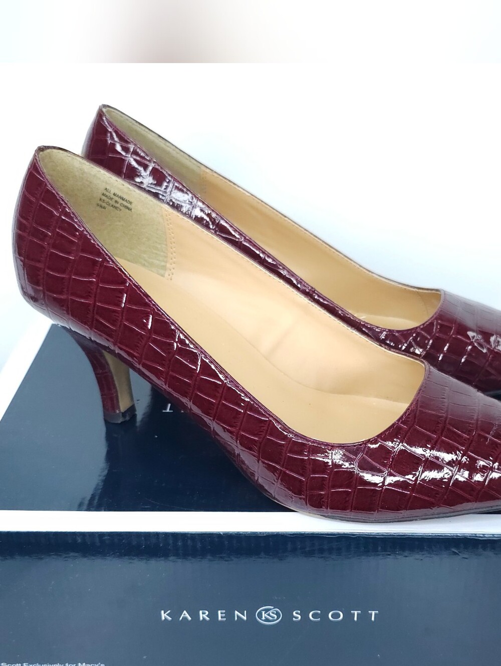 Karen Scott Women's Burgundy Croc-Embossed Patent Pumps
